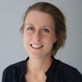 Jutte V. De Vries-De